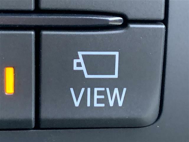 【360°ビュー・モニター】まるでクルマを真上から見下ろしたかのような視点で駐車をサポートします！クルマの斜め後ろや真横など、前後左右の4つのカメラの映像が合成されて、モニターに映し出されます。//