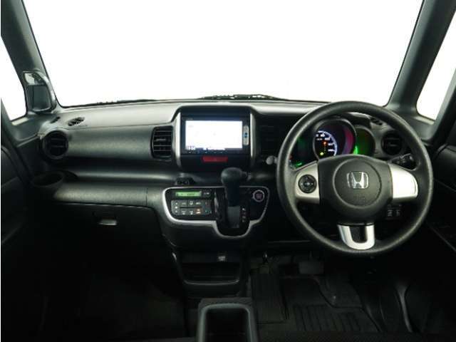 室内は、シートクリーニングや各部の徹底した清掃を実施し、消臭・除菌処理を行っています。しかも、全ての差上で天然成分の薬剤にこだわり安心・安全へも配慮しています。