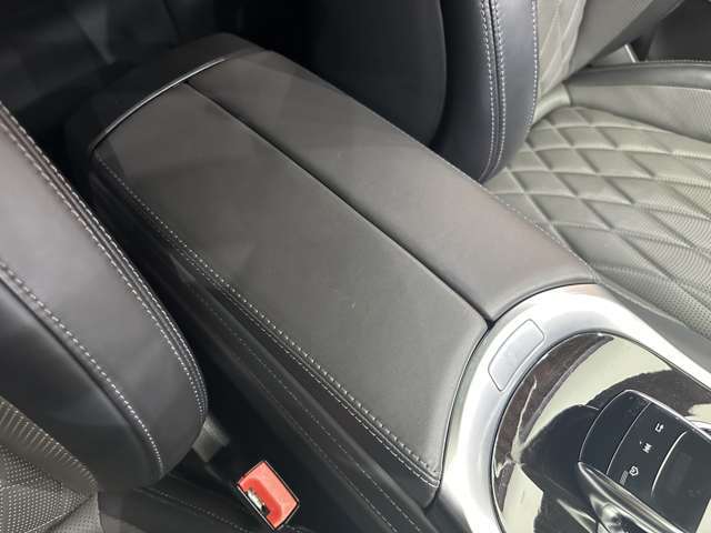 ご遠方の場合でも、下取り車両の金額を概算でお出しすることは可能でございます。車検証をお手元に、走行距離をご確認の上お問い合わせくださいませ。