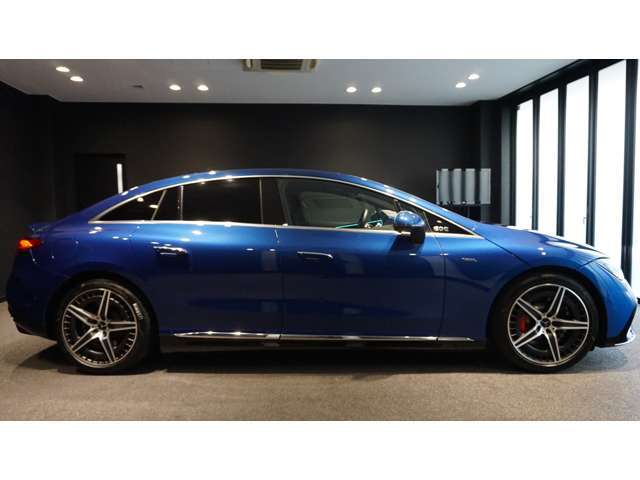 修理からメンテナンスまで、新車登録日から3年間無料トータルサポートするメルセデスケアを継承してご納車メルセデス・ベンツの価値と信頼性をさらに高め、オーナーの皆さまへより大きな安心を提供します。