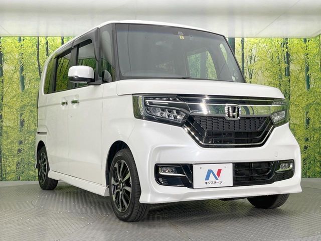 大好評のボディコーティング「弾スプラッシュコート」もご納車までに施工可能。通常のガラスコートと異なる、耐久年数6年の無機質ガラスコーティングが、ボディをキレイな状態に保ってくれます。