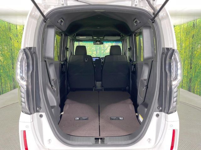 積み下ろしのしやすいデッキにはたっぷりと荷物を積み込んでいただけます。遊びから仕事まで、様々なシーンで頼れます♪