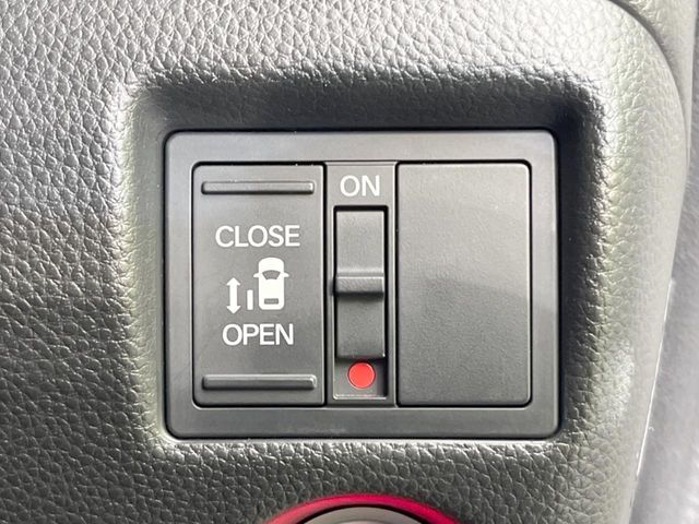 【パワースライドドア】スマートキーや運転席のスイッチでスライドドアの開閉が可能♪電動だから力を入れてドアを開ける必要が無く、小さいお子様でも、重い荷物を持っている時もラクに開け閉めできます♪