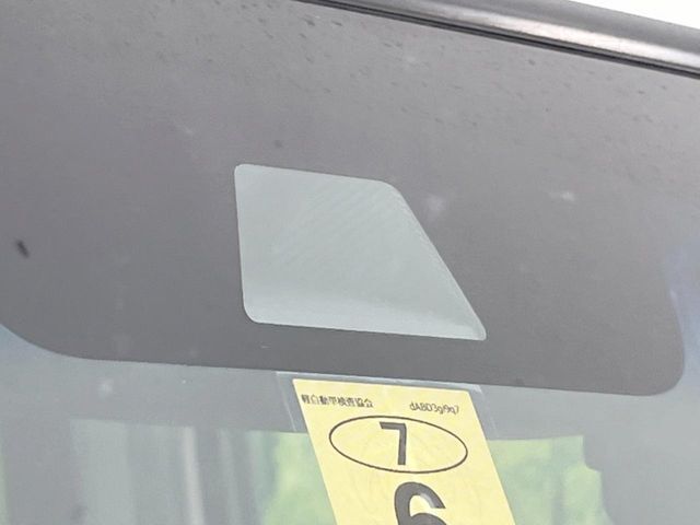 【ホンダセンシング】走行中に前方の車両等を認識し、衝突しそうな時は警報とブレーキで衝突回避と被害軽減をアシスト。より安全にドライブをお楽しみいただけます。