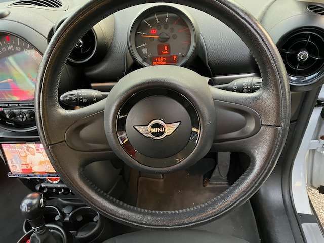 ウッドコンビステアリングも擦れなく綺麗です！！