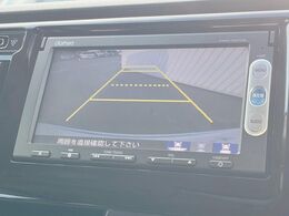 【バックカメラ】駐車時に後方がリアルタイム映像で確認できます。大型商業施設や立体駐車場での駐車時や、夜間のバック時に大活躍！運転スキルに関わらず、今や必須となった装備のひとつです！