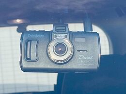 【ドライブレコーダー】安心・安全なカーライフに必須のドライブレコーダーを装備！走行中はもちろん、あおり運転や事故に遭遇した際の状況も映像で記録し、万一のリスクに備えます。