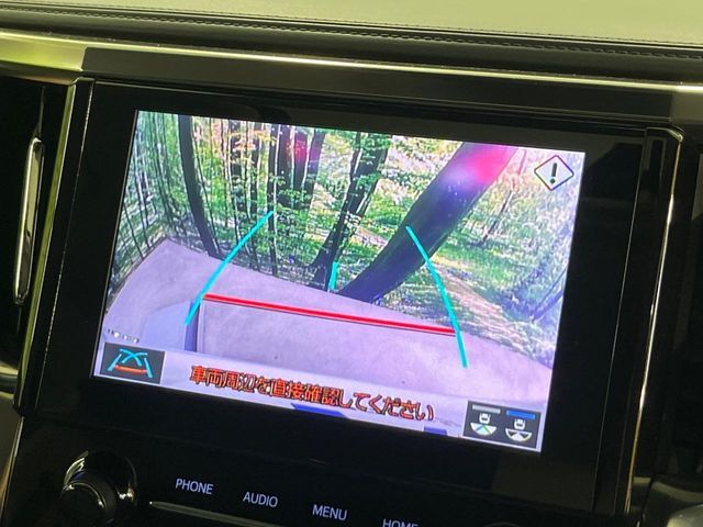 【バックカメラ】駐車時に後方がリアルタイム映像で確認できます。大型商業施設や立体駐車場での駐車時や、夜間のバック時に大活躍！運転スキルに関わらず、今や必須となった装備のひとつです！