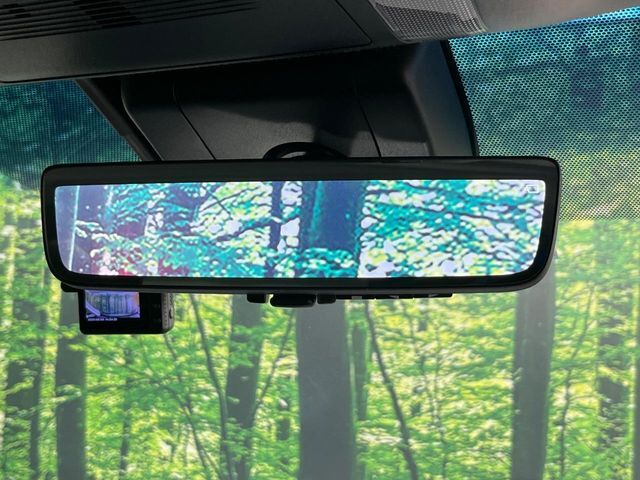 【デジタルインナーミラー】後席の大きな荷物や同乗者で後方が確認しづらい時でも安心！カメラが撮影した車両後方の映像をルームミラー内に表示。クリアな視界で状況の確認が可能です！
