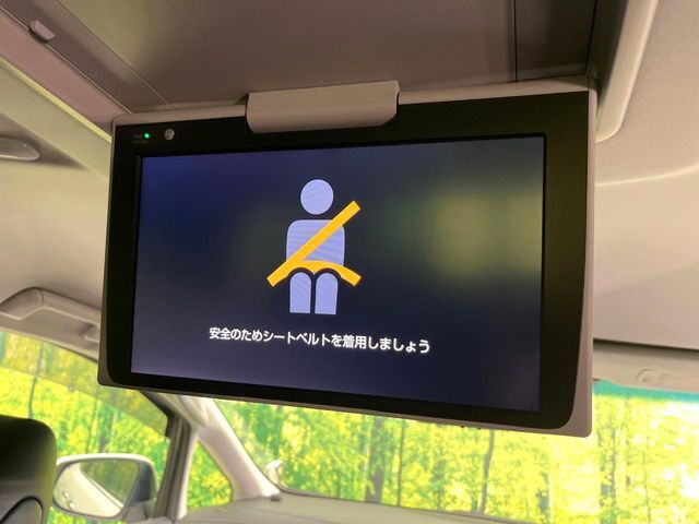 【フリップダウンモニター】大画面モニターで後席でもエンタメをお楽しみいただけます。小さなお子様にも大人気の装備です♪