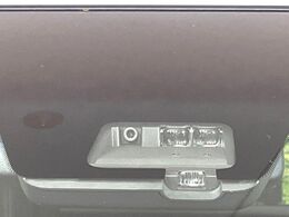 【三菱e-Assist】走行中に前方の車両等を認識し、衝突しそうな時は警報とブレーキで衝突回避と被害軽減をアシスト。より安全にドライブをお楽しみいただけます。