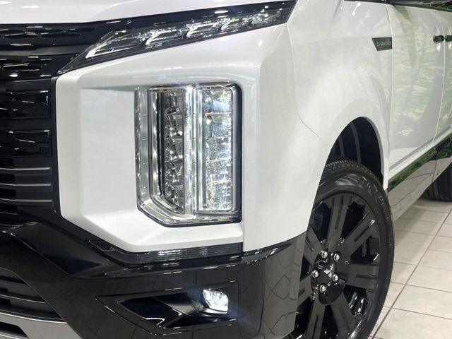 【LEDヘッドライト】悪天候や夜間走行時も良好な視界を確保し安心して運転できる高輝度LEDヘッドライトを装備！点灯速度が早く、消費電力も抑えられています。