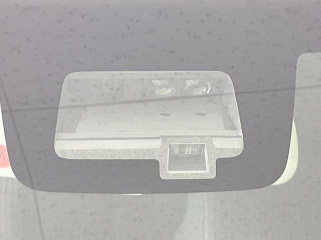 【スズキ　セーフティサポート】走行中に前方の車両等を認識し、衝突しそうな時は警報とブレーキで衝突回避と被害軽減をアシスト。より安全にドライブをお楽しみいただけます。