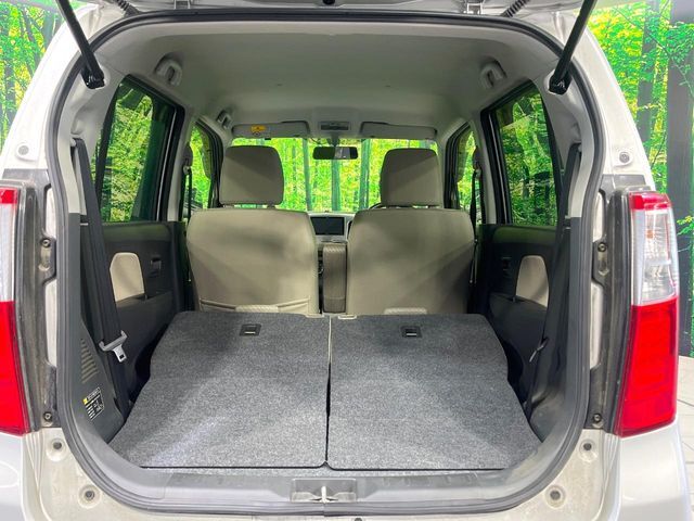 後席を格納すると、これだけの広さが！シーンに合わせたシートアレンジで、大きな荷物も積むことが出来ます♪