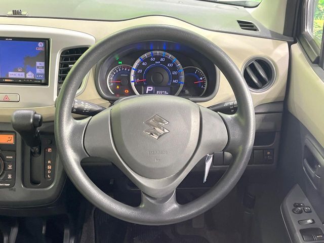 ステアリングも使用感が少なく、きれいな状態となっております♪