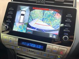 【パノラミックビューモニター】専用のカメラにより、上から見下ろしたような視点で360度クルマの周囲を確認することができます☆死角部分も確認しやすく、狭い場所での切り返しや駐車もスムーズに行えます。