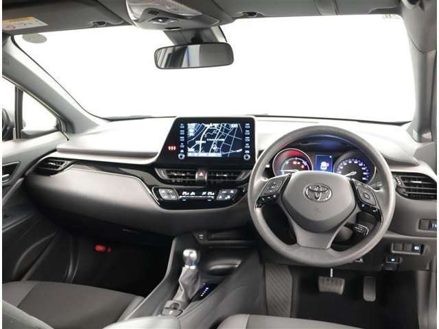 オシャレなインテリアで運転する気分も盛り上がりますよね＾＾