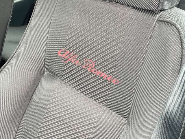 シート全体を大きく上下移動させるハイトアジャスター機構とステアリングのチルト＆テレスコ機構によって、理想的なシートポジションが得られやすいのはドライバーにとって嬉しいポイント♪