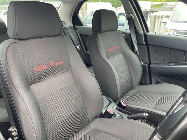 ヘタリやすい運転席シートのサイドサポートの状態も良く、気持ち良くお乗りいただけます。