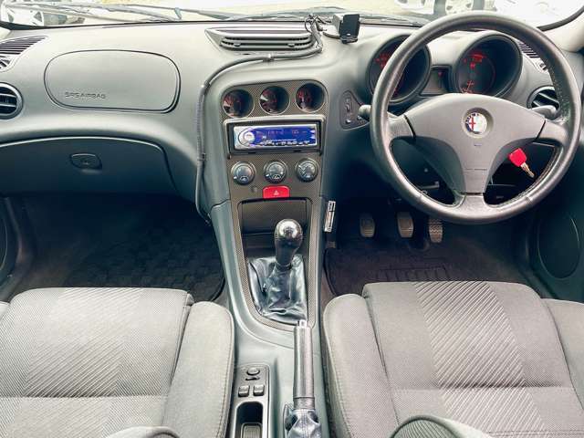 トルクは低回転2000RPM以上から幅広くあり扱い易く、高回転まで一気に回る軽さとその乾いたサウンドが売り♪鼻先が軽いため、ハンドリングもスムーズで楽しめます。