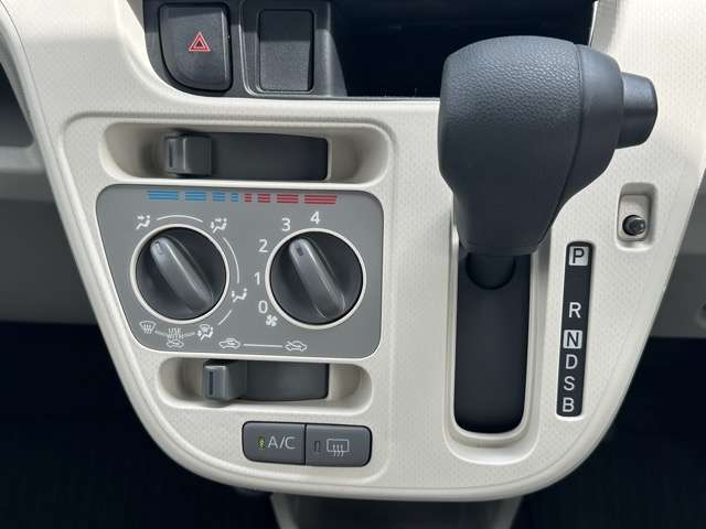 ★全国陸送費定額キャンペーンも実施中！★全国何処でも陸送会社がご自宅までお車をしっかりとお届します！陸送費につきましてはお気軽にお問合せください！※納車時ご来店いただければ、納車費用はかかりません！