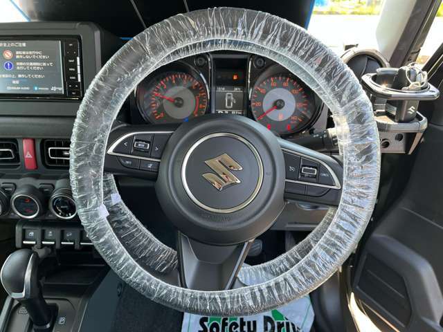 ハンドルも操作性良好です！車内もクリーニングしてのお引渡しになります。