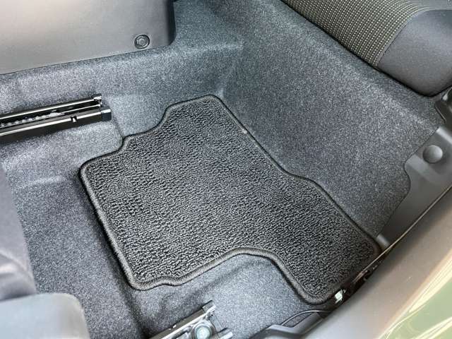 フロアマットも綺麗にクリーニングして納車しております！