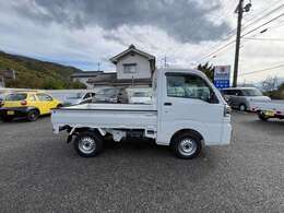 しっかり積める荷台長。　脚立などの長尺物も積め、幅広い仕事に使えます。　キャビンを拡大しながらも、十分な荷台長を確保。