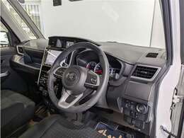 見通しのよいすっきりとした視界で、誰でも運転しやすいです。運転のしやすさは疲れにくさにも繋がりますよ♪