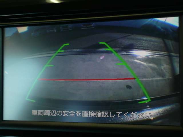 ガイドライン表示機能つきバックモニターです！バックでの駐車時など後方の安全確認ができて安心安全ですね♪