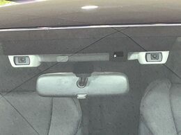 【アイサイトVer3】前方の車両等を検知し、衝突しそうな時は警報で注意を促し、ブレーキを踏む力をサポート。ブレーキを踏めなかった場合は衝突被害軽減ブレーキが作動、衝突回避をサポートします。