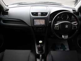 すっきりとしたスイフトらしいデザインのダッシュ回り！フロントビューの視認性もよく運転しやすいと思います★