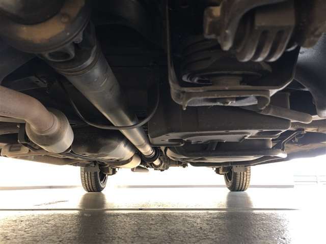 下廻りの状態です（車両前方から）