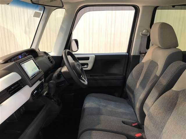 清潔で広々した座席です！是非、現車を見て体感してみてください。