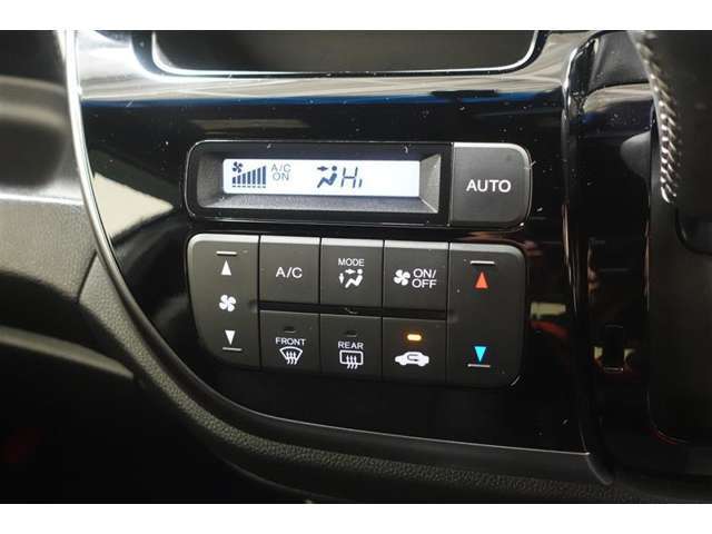 オートエアコンなので自動で風量を調整してくれるので快適です！