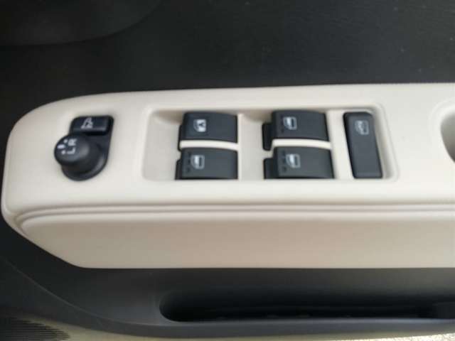 パワーウインドウも付いております！！