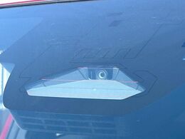 【トヨタセーフティセンス】走行中に前方の車両等を認識し、衝突しそうな時は警報とブレーキで衝突回避と被害軽減をアシスト。より安全にドライブをお楽しみいただけます。