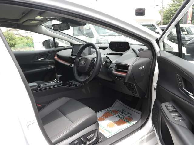 ●車が安いと思ってお店に行くと諸費用が50万円もした！という経験はありませんか？当社は支払い総額を推奨していますので、これ以上の費用は一切かかりません。（陸送費用は別途）