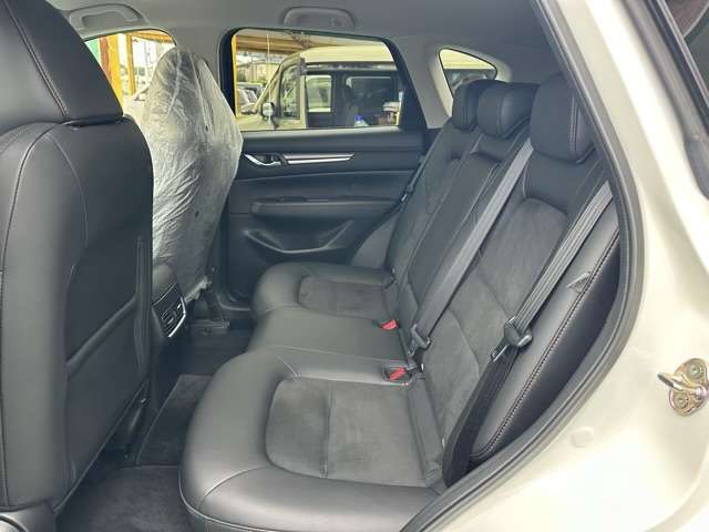 ★5年間新車保障★初度登録から5年間の新車保証が含まれています。長期間、安心してお乗り頂けます！保障費用は支払総額に含まれています！遠方のお客様は保証継承後、お近くのディーラーにて保証が受けられます！