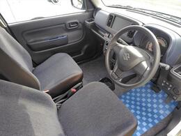 運転席です。視界もよく、取り回しの良い小柄なボディで運転しやすさを感じます。