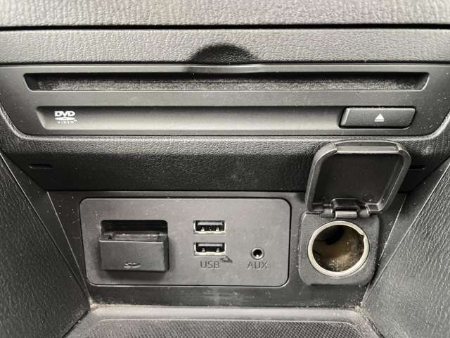 携帯音楽プレーヤーなどの外部機器を接続できる入力端子です