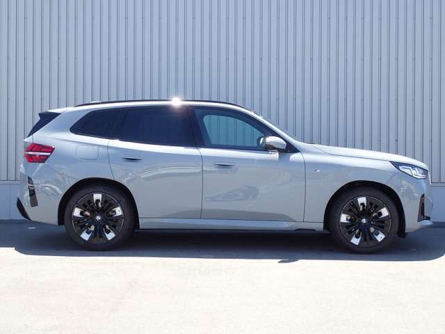 BMW認定中古車は、ドイツ本社と同様の教育・訓練を受けたBMW専門のメカニックが100項目以上のポイントを徹底的にチェックし、厳選した車輌のみを販売しております。