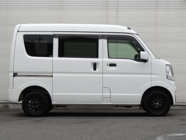 お車に詳しくない方でもご安心ください。ご満足のいくお車探しをお手伝いできるよう経験豊富なスタッフがご対応致します。LINEでのお問合せもOKです。