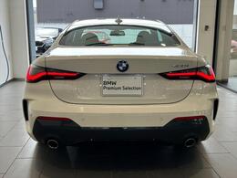 BMWプレミアムセレクション四日市店では、オークション仕入れを行っておらず、弊社にて使用致しておりましたデモカー（試乗車）やレンタカー使用車などを中心に厳選した品揃をいたしております。