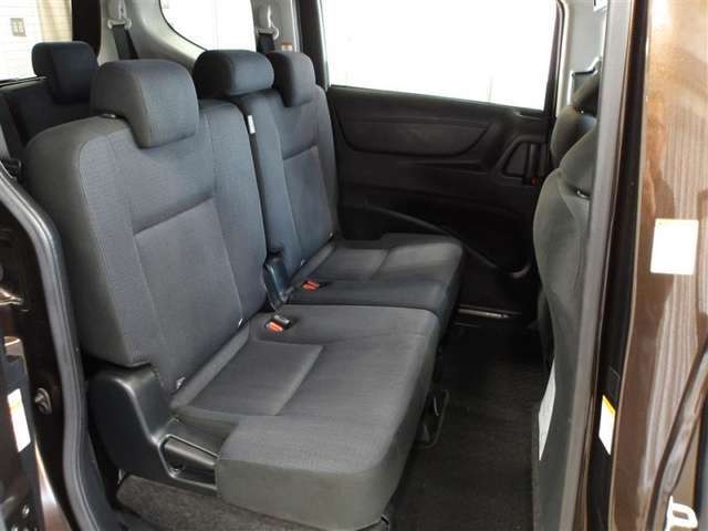 広い室内空間が魅力的☆家族での利用にも、お仕事や趣味の車としてもご利用頂けます♪