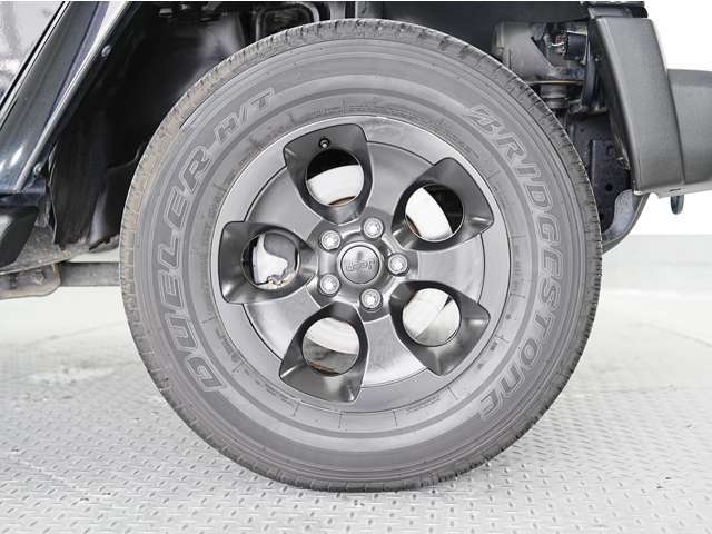 「キズやエンジンの状態は?」「イヤな臭いはしない?」「修理歴や水没車じゃないか気になる！」どんな小さな不安でもお答えします。お気軽にお問い合わせください！