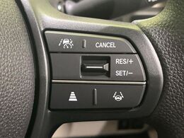 【アダプティブクルーズコントロール】高速道路での長距離走行が楽に！！自動で速度を保つクルーズコントロールが、衝突軽減システムと連携し、前方の車両を感知して車間を保つように速度調節してくれます！！