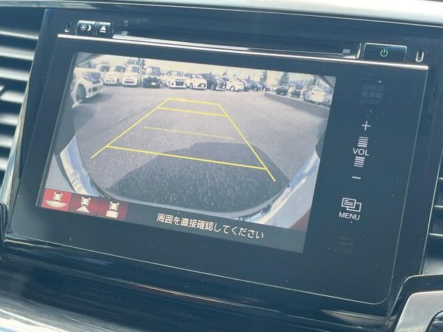 【バックカメラ】駐車時に後方がリアルタイム映像で確認できます。大型商業施設や立体駐車場での駐車時や、夜間のバック時に大活躍！運転スキルに関わらず、今や必須となった装備のひとつです！