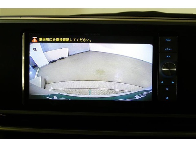 安心のバックモニター！ガイドがあって夜間でもよく見えます！