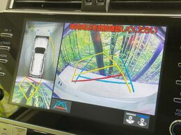 【パノラミックビューモニター】専用のカメラにより、上から見下ろしたような視点で360度クルマの周囲を確認することができます☆死角部分も確認しやすく、狭い場所での切り返しや駐車もスムーズに行えます。